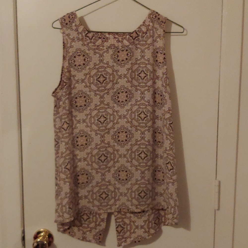 Patterned tank